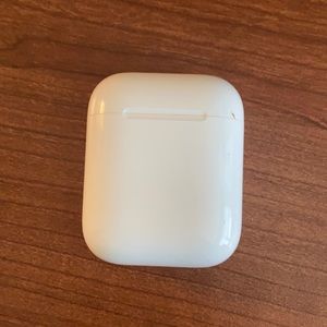 Apple AirPods charging case
